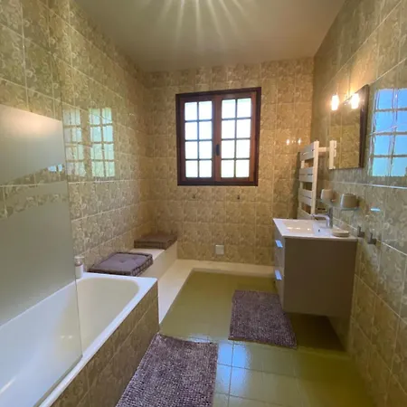 Roka לינה וארוחת בוקר 3*